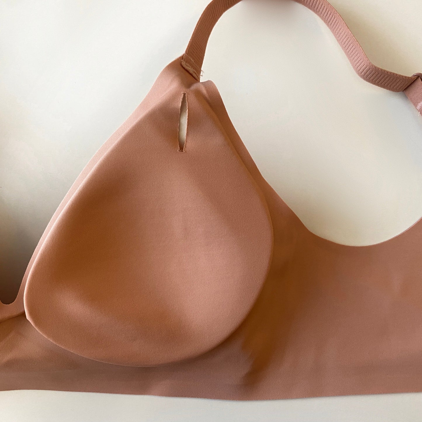 V-neck Triangle Bra | Copa A y B - Minimalista y uso diario.
